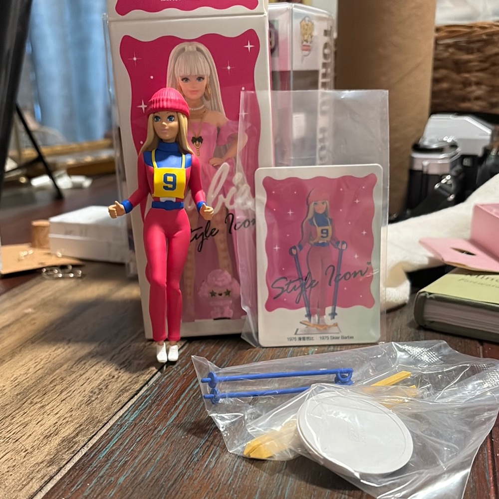 Pop Mart Barbie Style Icon 1975 Skier Barbie